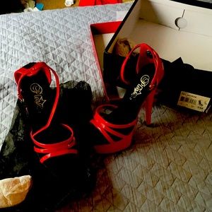 Red and black Size 5 pleaser Delight-662
